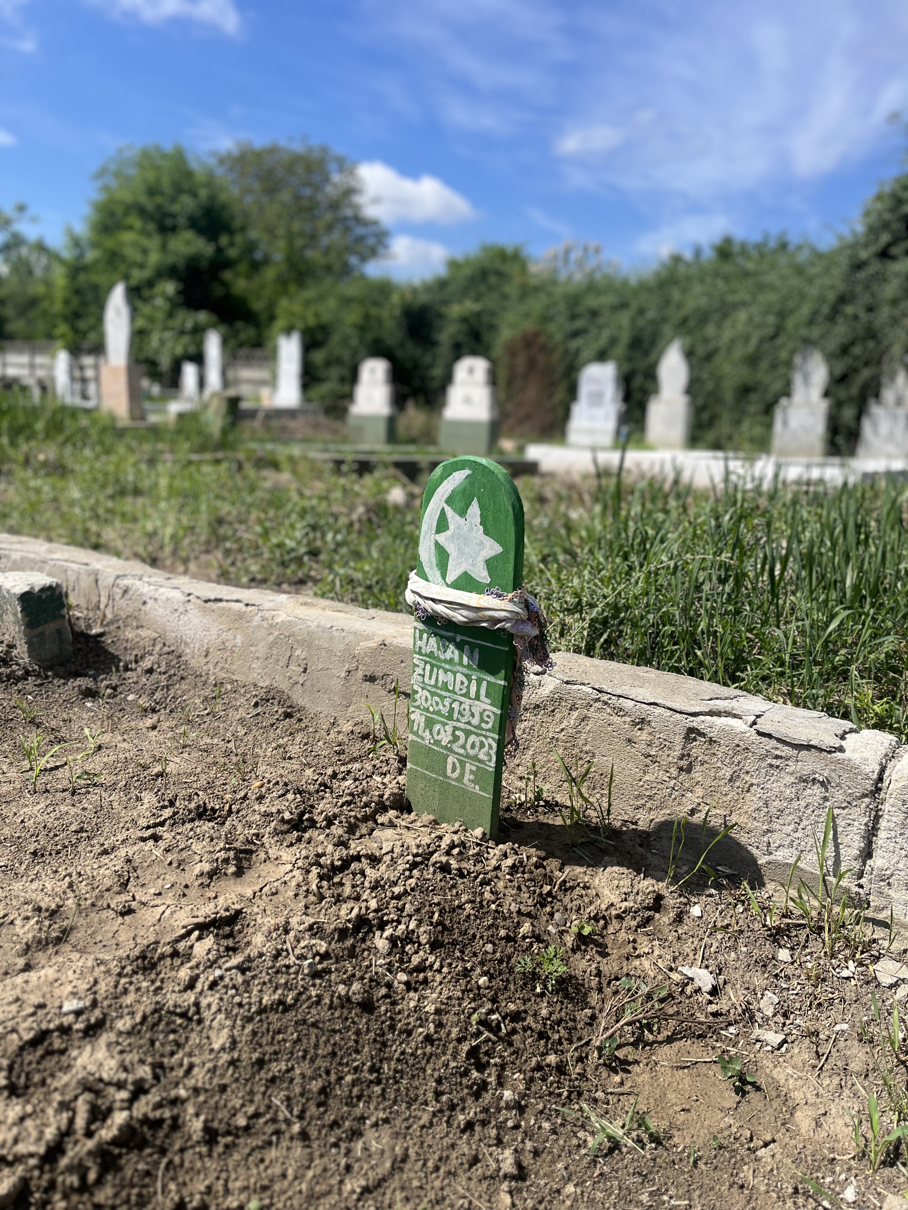 Mezar tahtası (temporary wooden plate) of a woman. Muslim Cemetery in Călărași. Călărași, Călărași County, April 2024